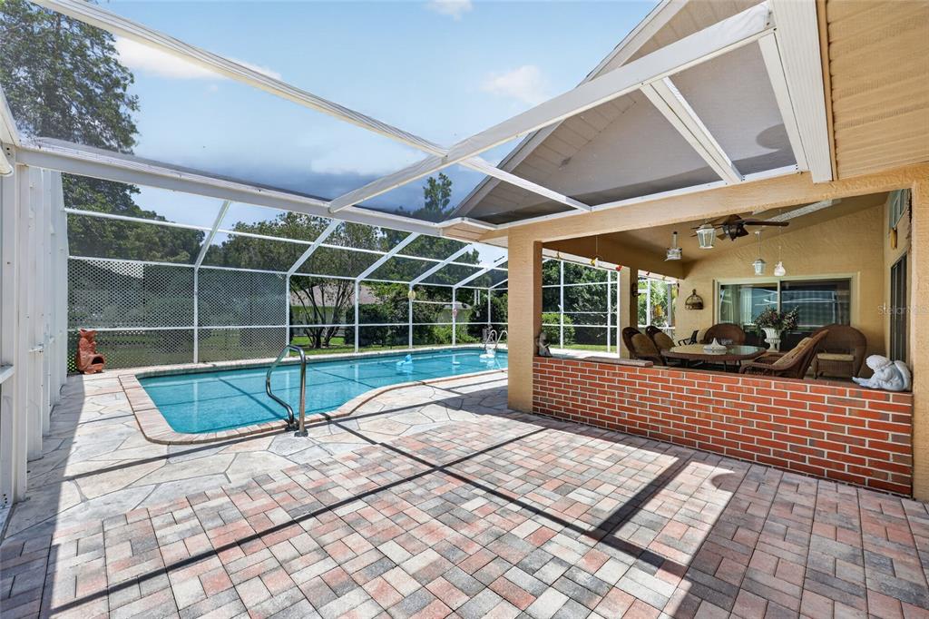 19025 Southwest 98th Loop Dunnellon, FL 34432 - Photo 52 of 80 a view of a backyard with sitting area