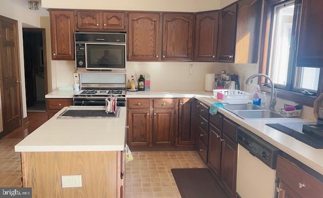 65 Ridings Way Ambler, PA 19002 - Photo 3 of 34