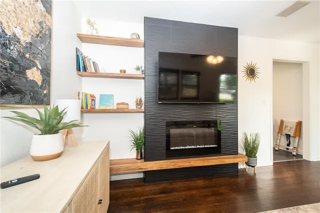 $2,195 | 6217 Glenwood Street, Mission, KS 66202