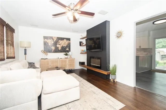 $2,195 | 6217 Glenwood Street, Mission, KS 66202