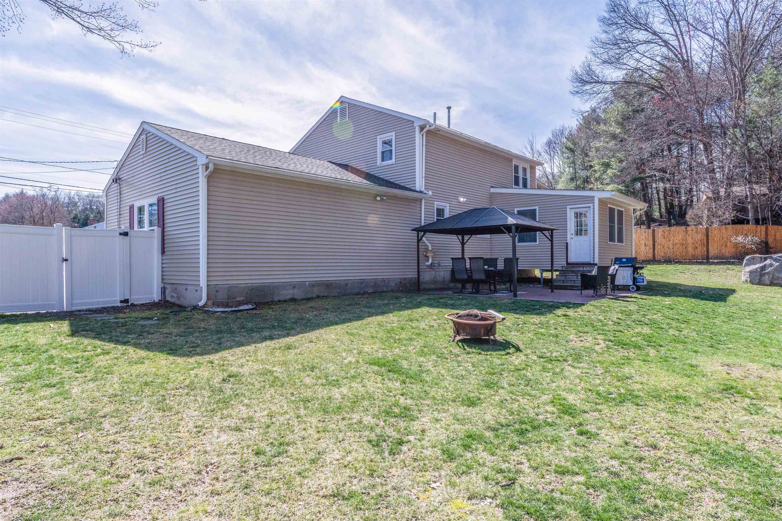 13 Old Coach Road Nashua, NH 03062 - Photo 8 of 39