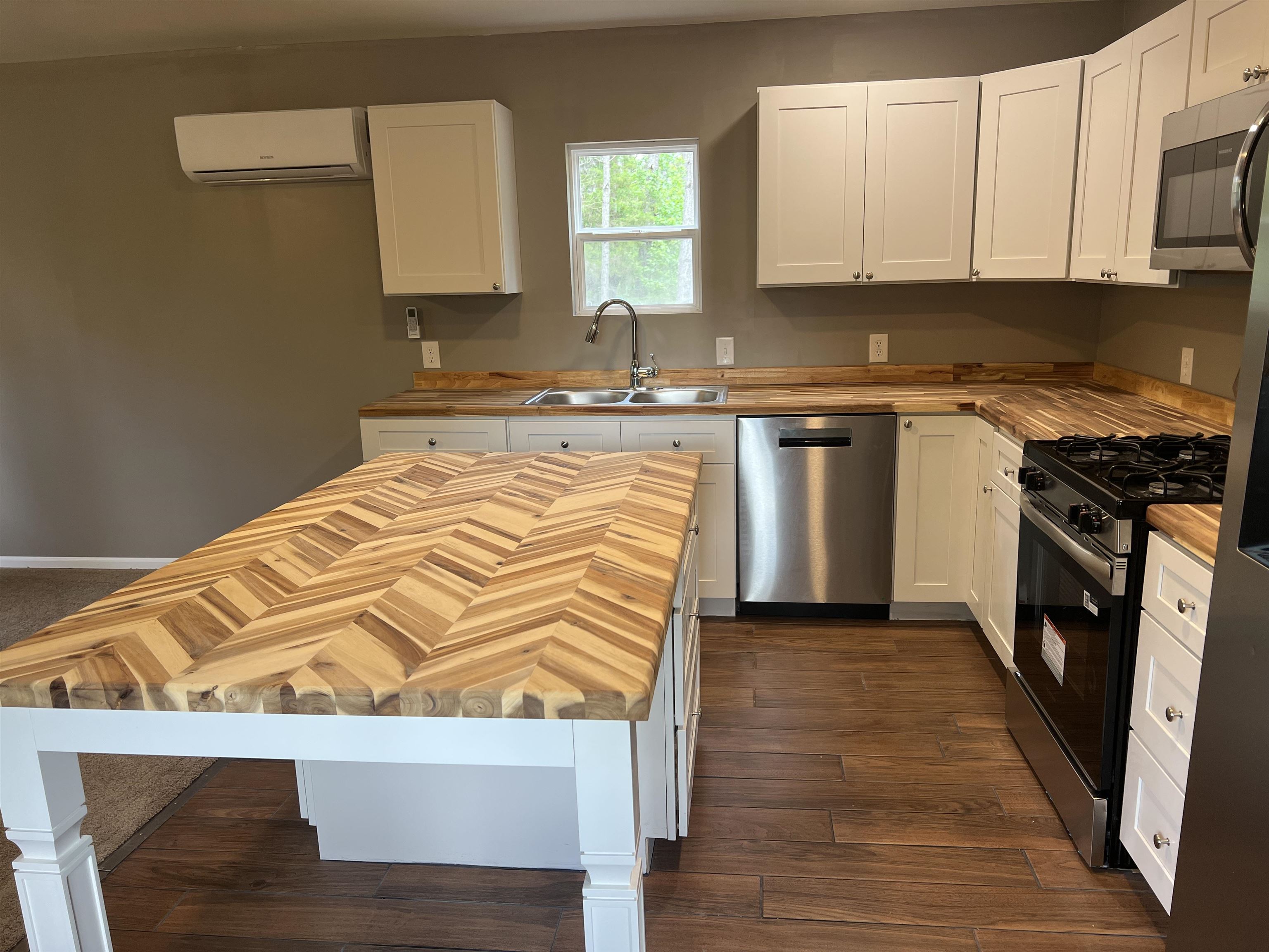 1525 Bullman Road Finger, TN 38334 - Photo 8 of 24 a kitchen with stainless steel appliances granite countertop a sink stove and refrigerator