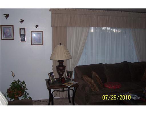 102 Singer Way Ligonier, PA 15658 - Photo 5 of 12 Living Room.