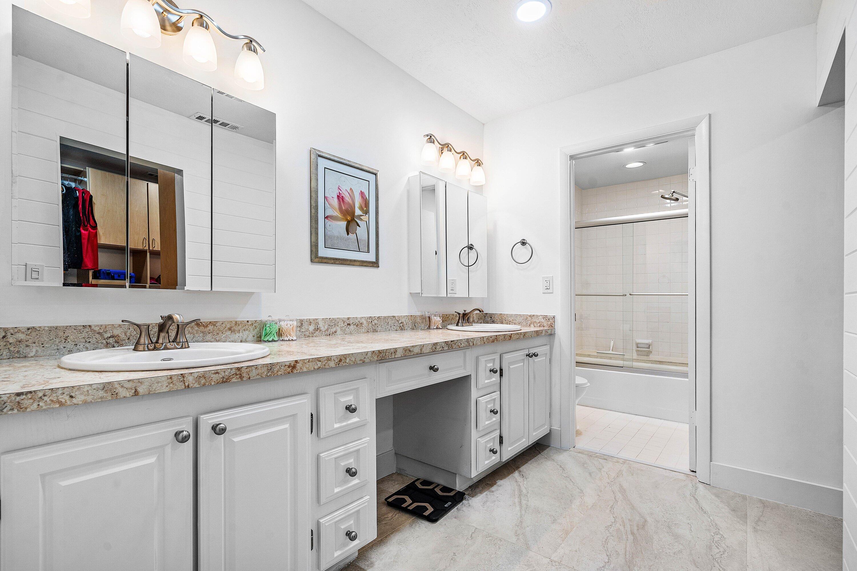 13112 Sentry Palm Court, Unit B Delray Beach, FL 33484 - Photo 16 of 17 Primary Bath