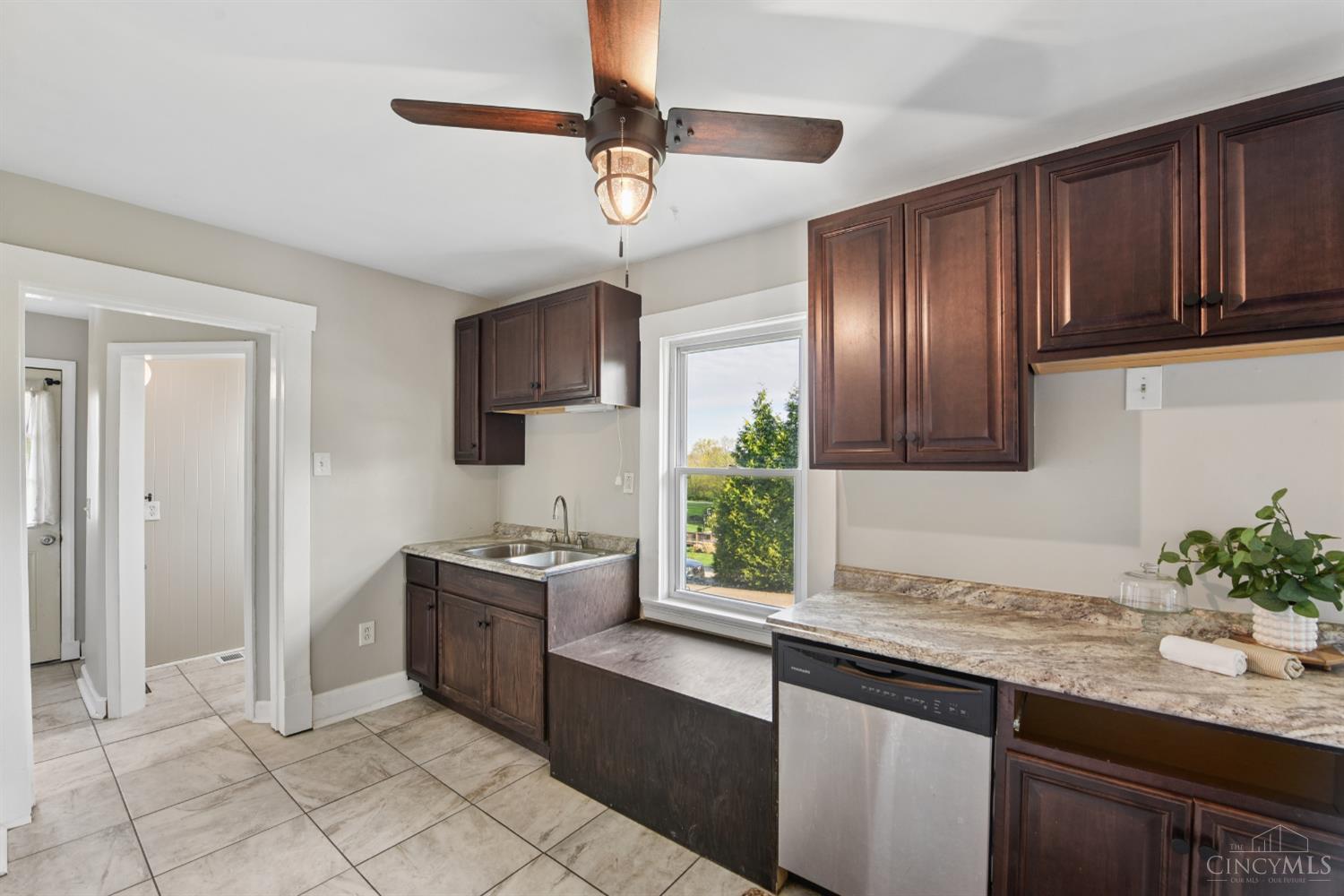 4403 School Section Road Cincinnati, OH 45211 - Photo 10 of 21