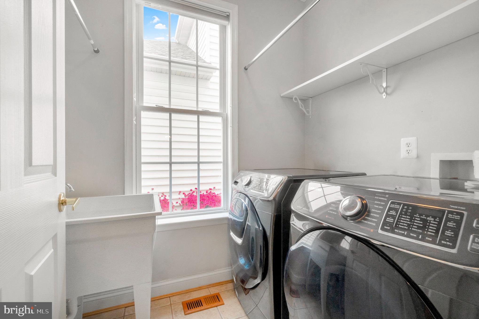13428 Fieldstone Way Gainesville, VA 20155 - Photo 24 of 46 a utility room with dryer and washer