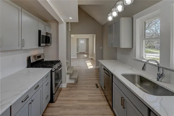 $230,000 | 1020 South McCoy Street, Independence, MO 64050