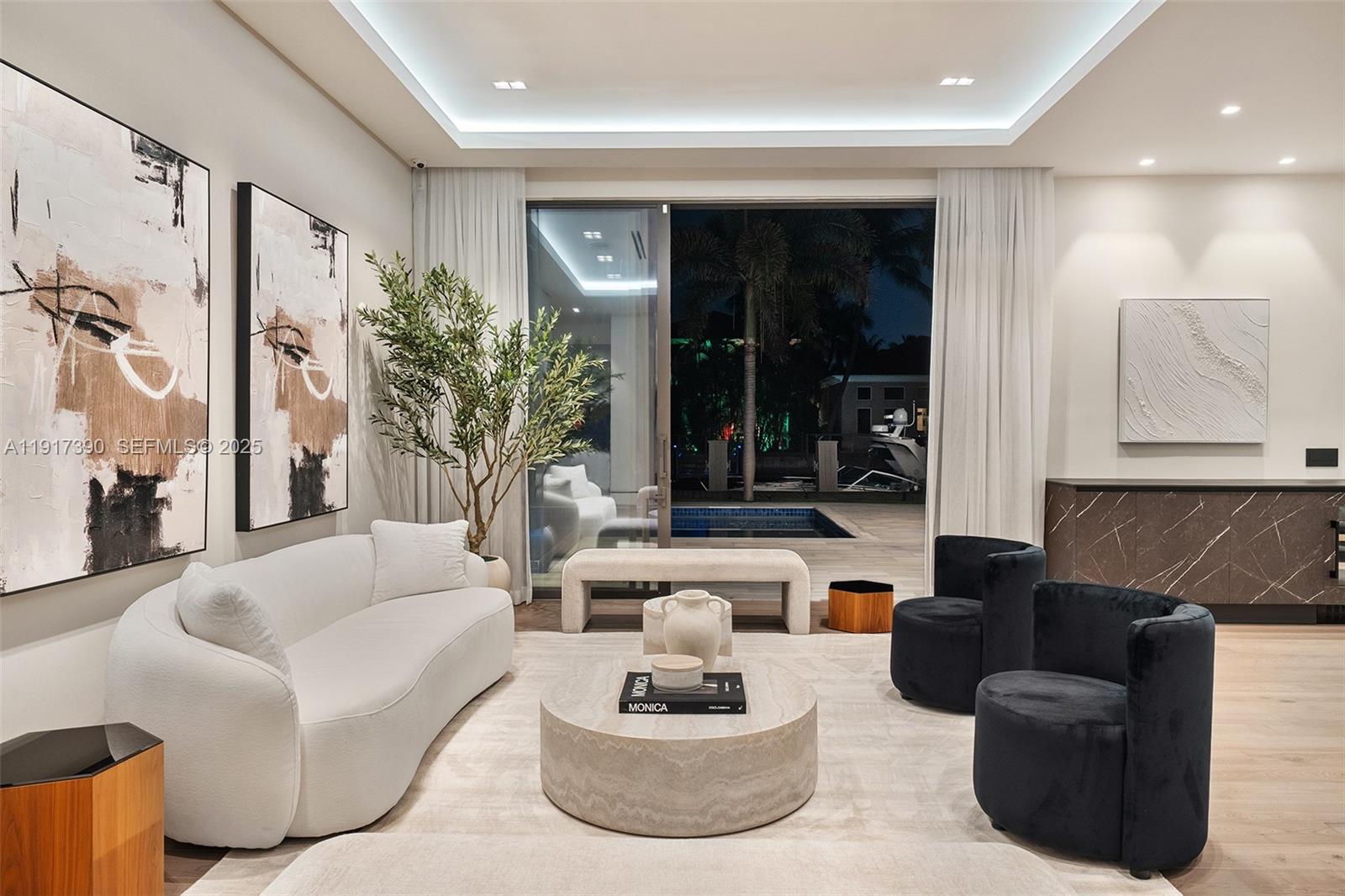 900 Washington Street Hollywood, FL 33019 - Photo 37 of 61 a living room with furniture and a large window
