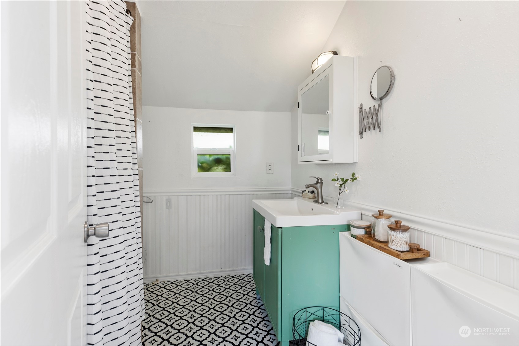 313 Earlington Avenue Southwest Renton, WA 98057 - Photo 18 of 35 a bathroom with a sink a toilet and mirror