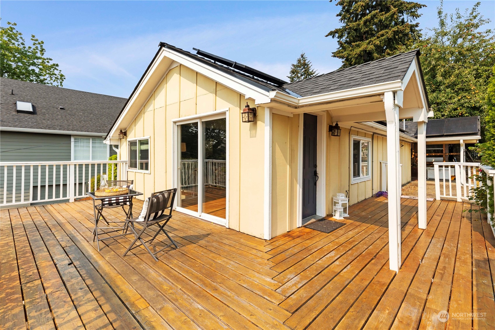 313 Earlington Avenue Southwest Renton, WA 98057 - Photo 28 of 35 a view of a patio with table and chairs with wooden floor and fence