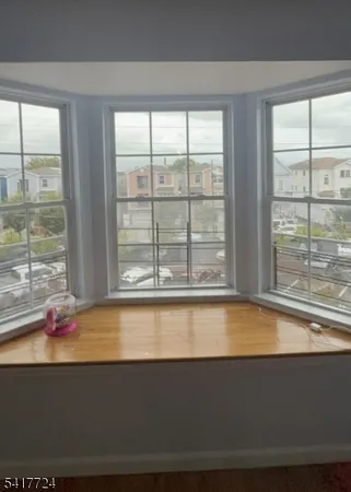 $2,600 | 524 Broadway, Elizabeth Port, NJ 07206
