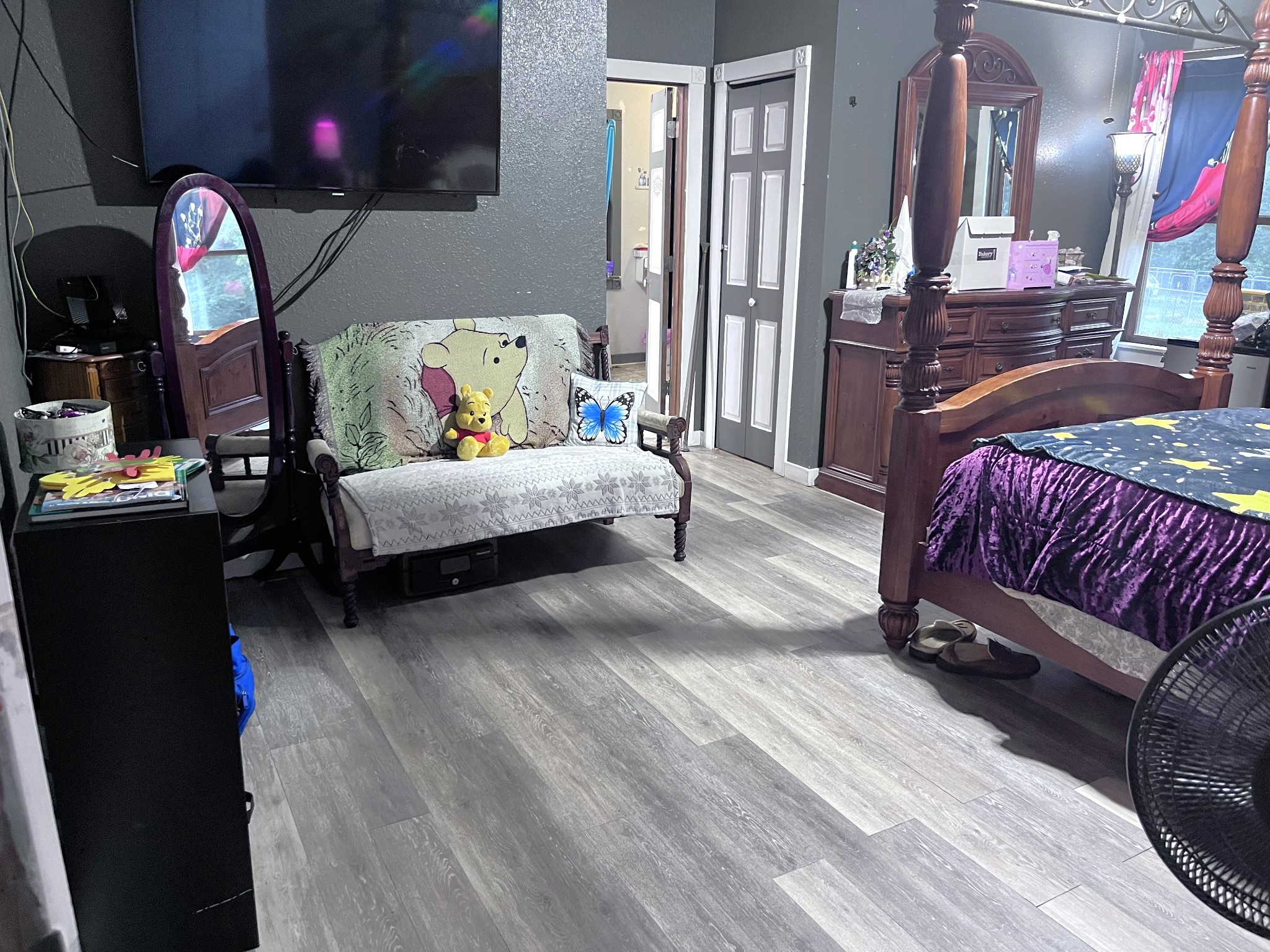 12466 Highway 108 Altamont, TN 37301 - Photo 18 of 40 a living room with furniture and a flat screen tv