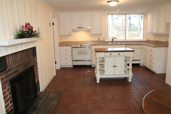 25 Oxbow Road Lynnfield, MA 01940 - Photo 3 of 11 Gallery Image 3