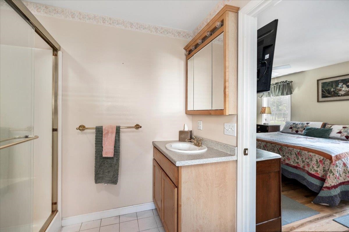 71 North High Street, Unit 10 Derry, NH 03038 - Photo 18 of 50