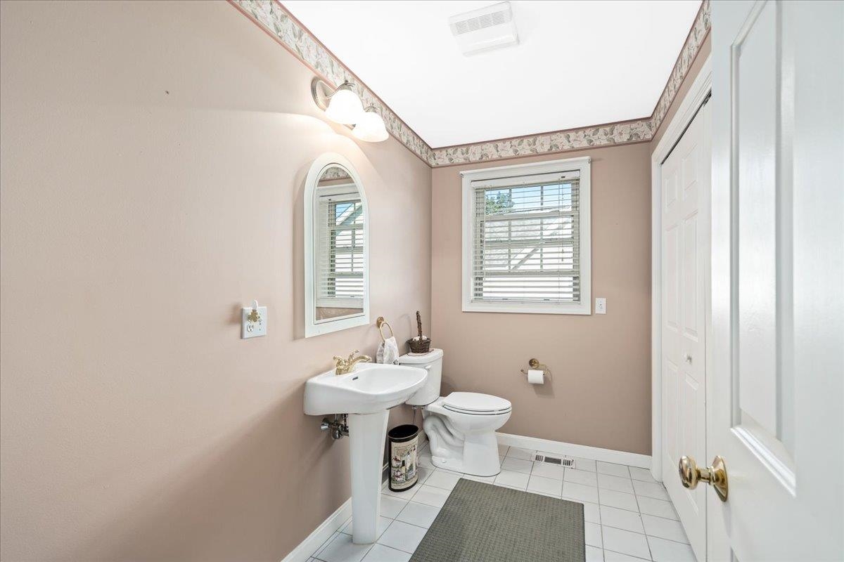 71 North High Street, Unit 10 Derry, NH 03038 - Photo 19 of 50