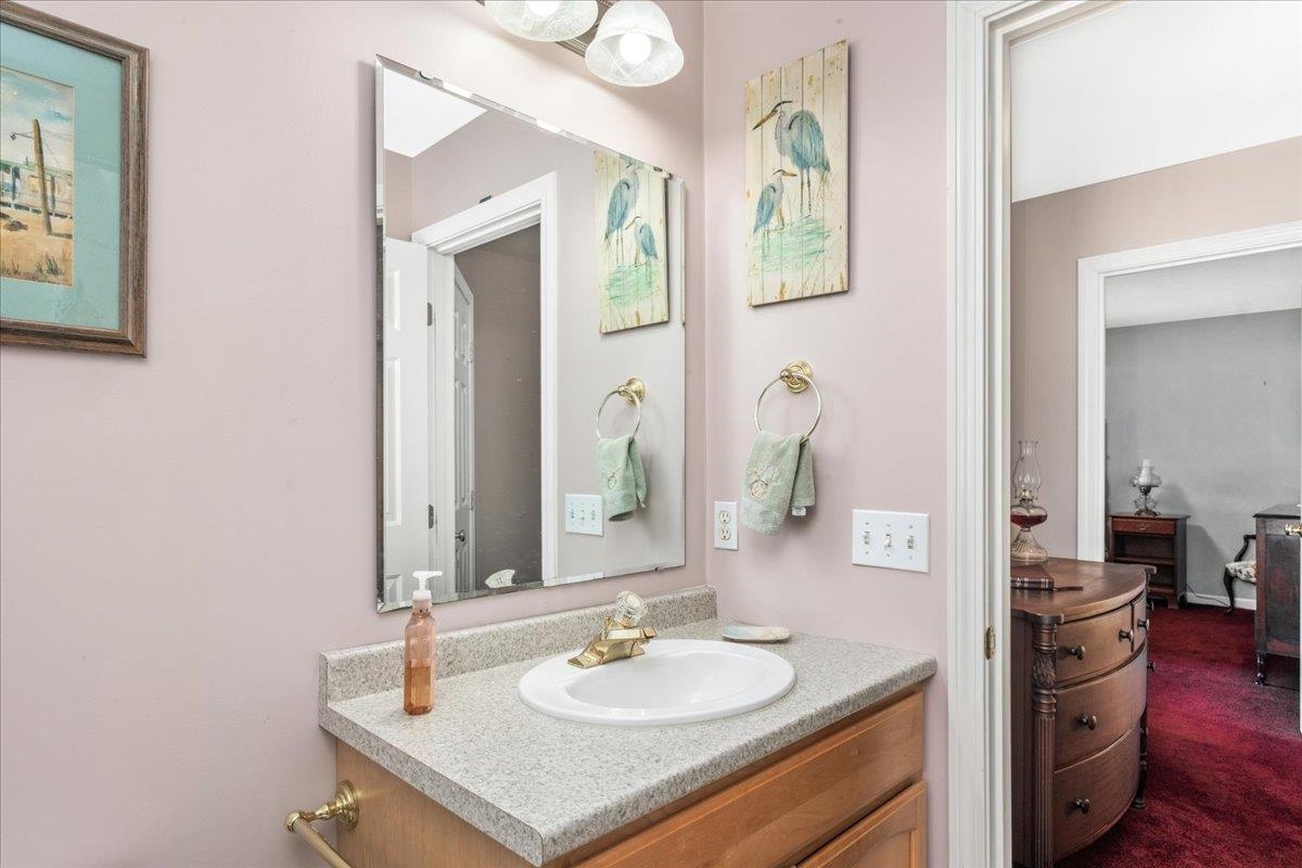 71 North High Street, Unit 10 Derry, NH 03038 - Photo 31 of 50