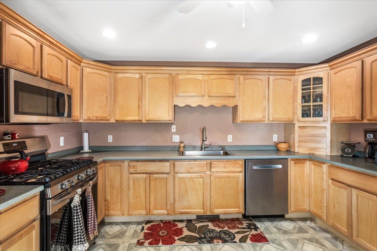 71 North High Street, Unit 10 Derry, NH 03038 - Photo 9 of 50