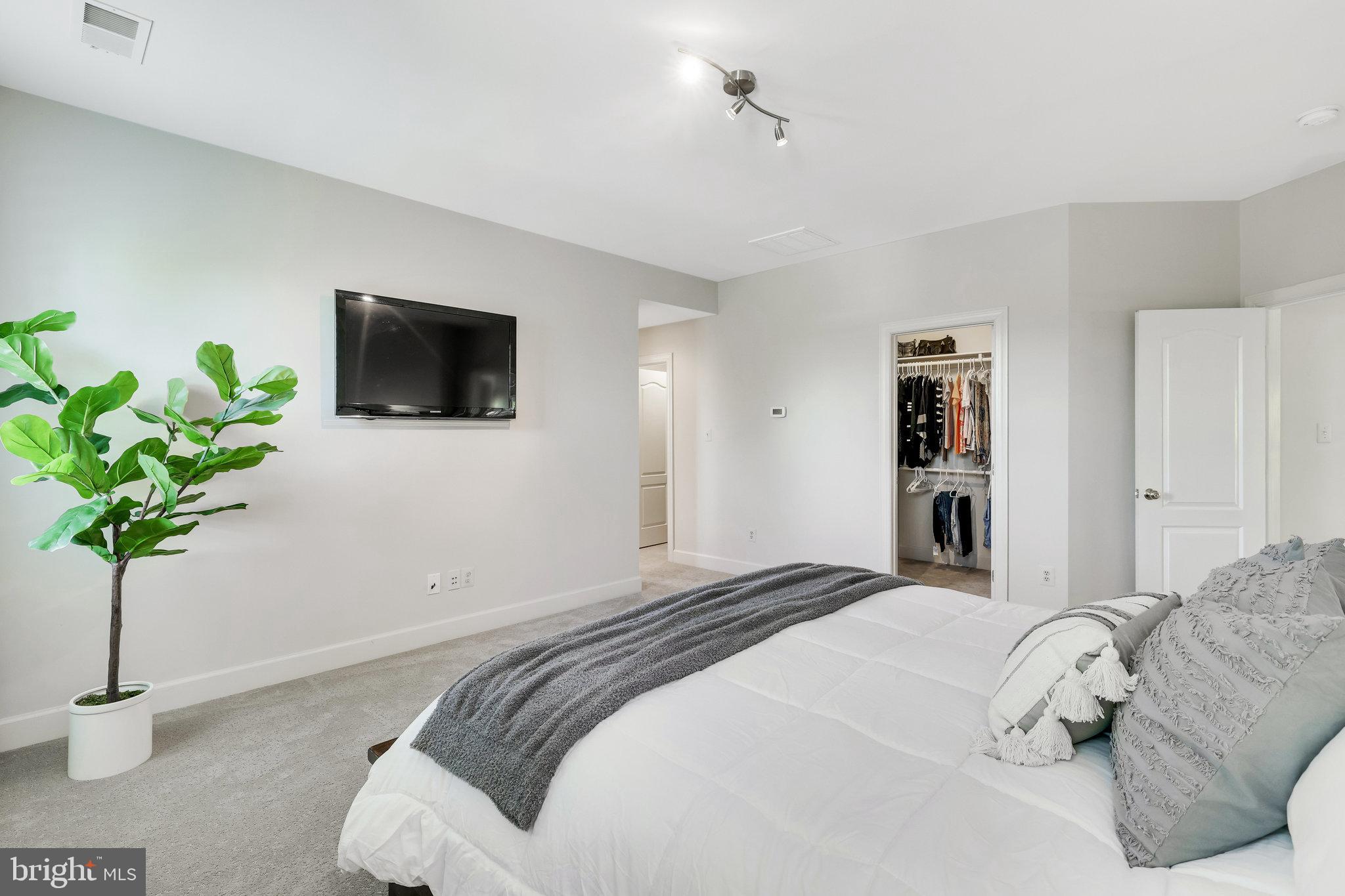 22985 Lois Lane Brambleton, VA 20148 - Photo 33 of 85