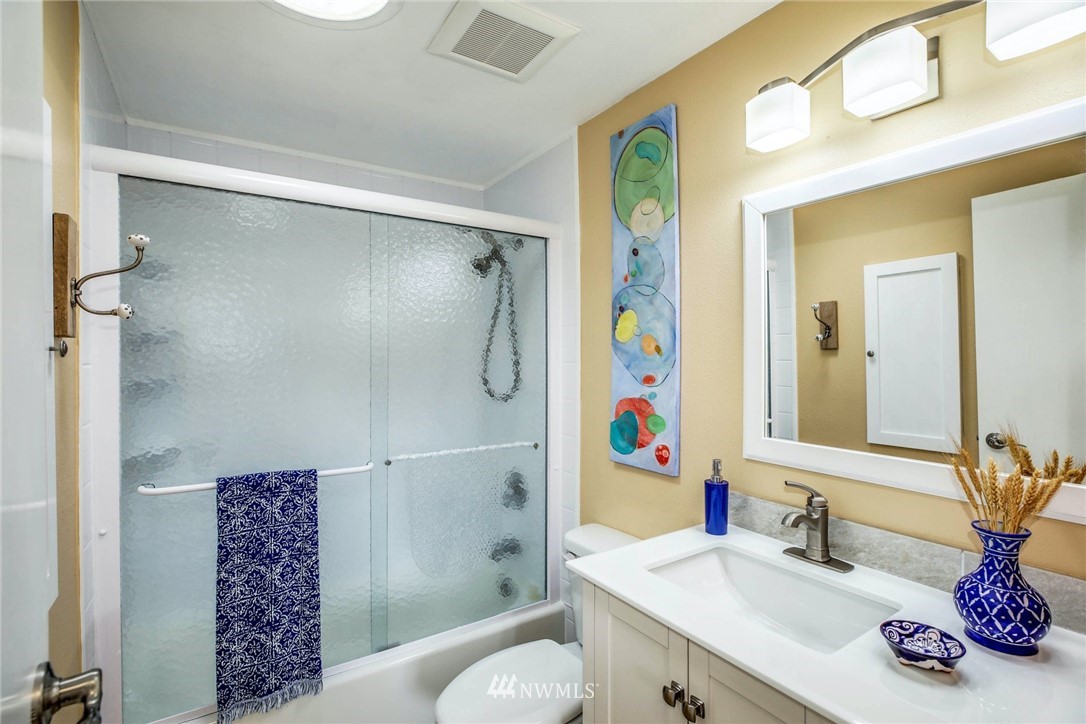 9050 Northeast 195th Street Bothell, WA 98011 - Photo 14 of 30 Gallery Image 14