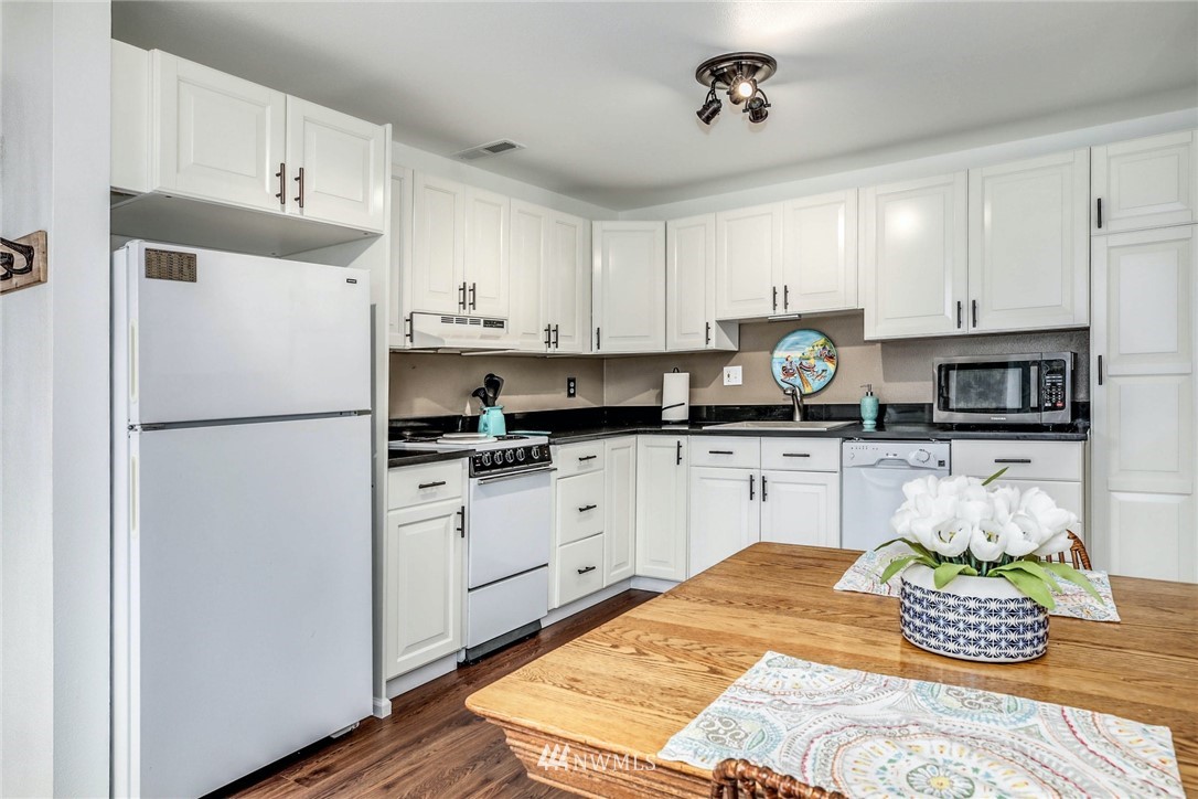 9050 Northeast 195th Street Bothell, WA 98011 - Photo 22 of 30 Gallery Image 22