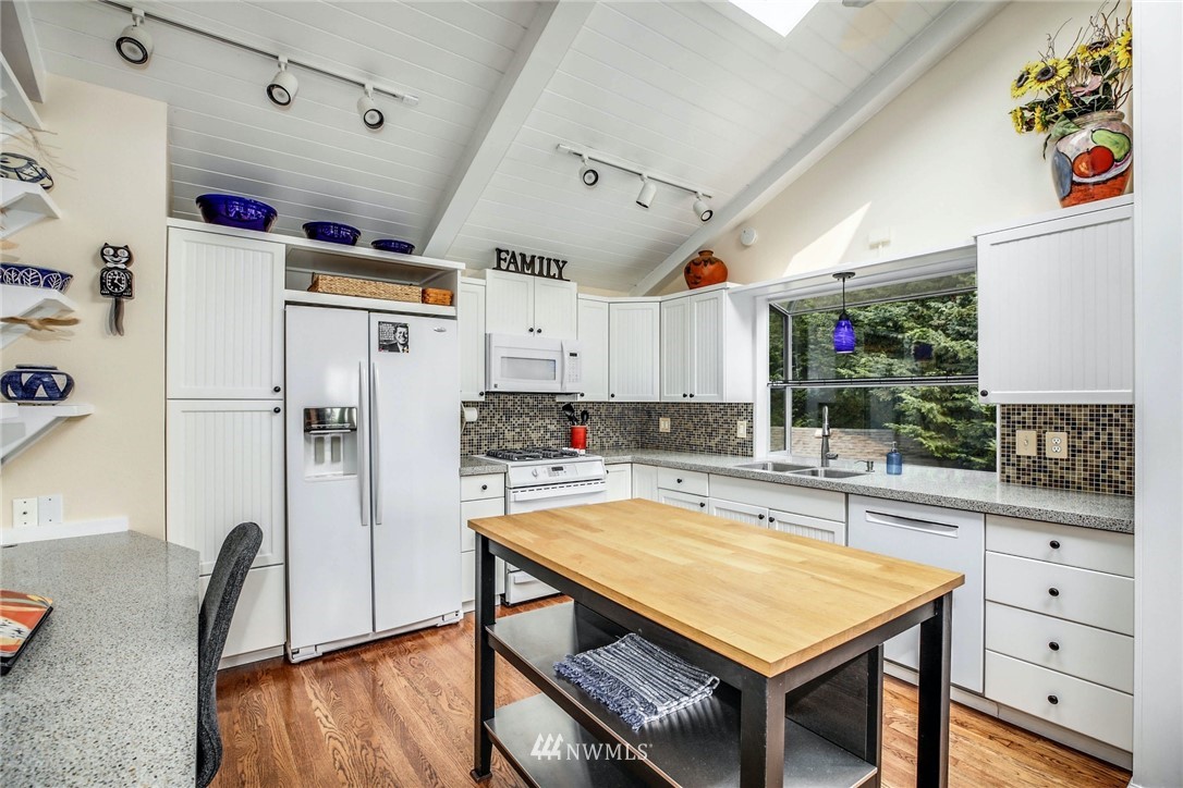 9050 Northeast 195th Street Bothell, WA 98011 - Photo 7 of 30 Gallery Image 7