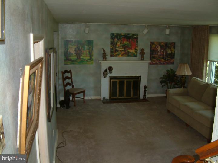 1015 Wilson Road Wilmington, DE 19803 - Photo 13 of 24 Living Room