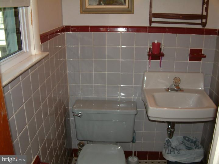 1015 Wilson Road Wilmington, DE 19803 - Photo 23 of 24 Bathroom