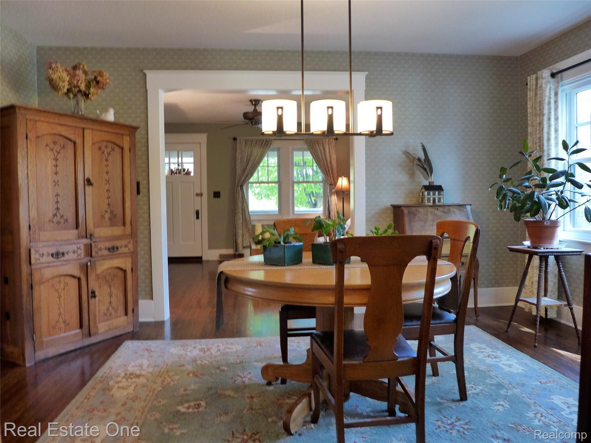 624 Parkdale Avenue Rochester, MI 48307 - Photo 17 of 74 Dining Room View into Living Room