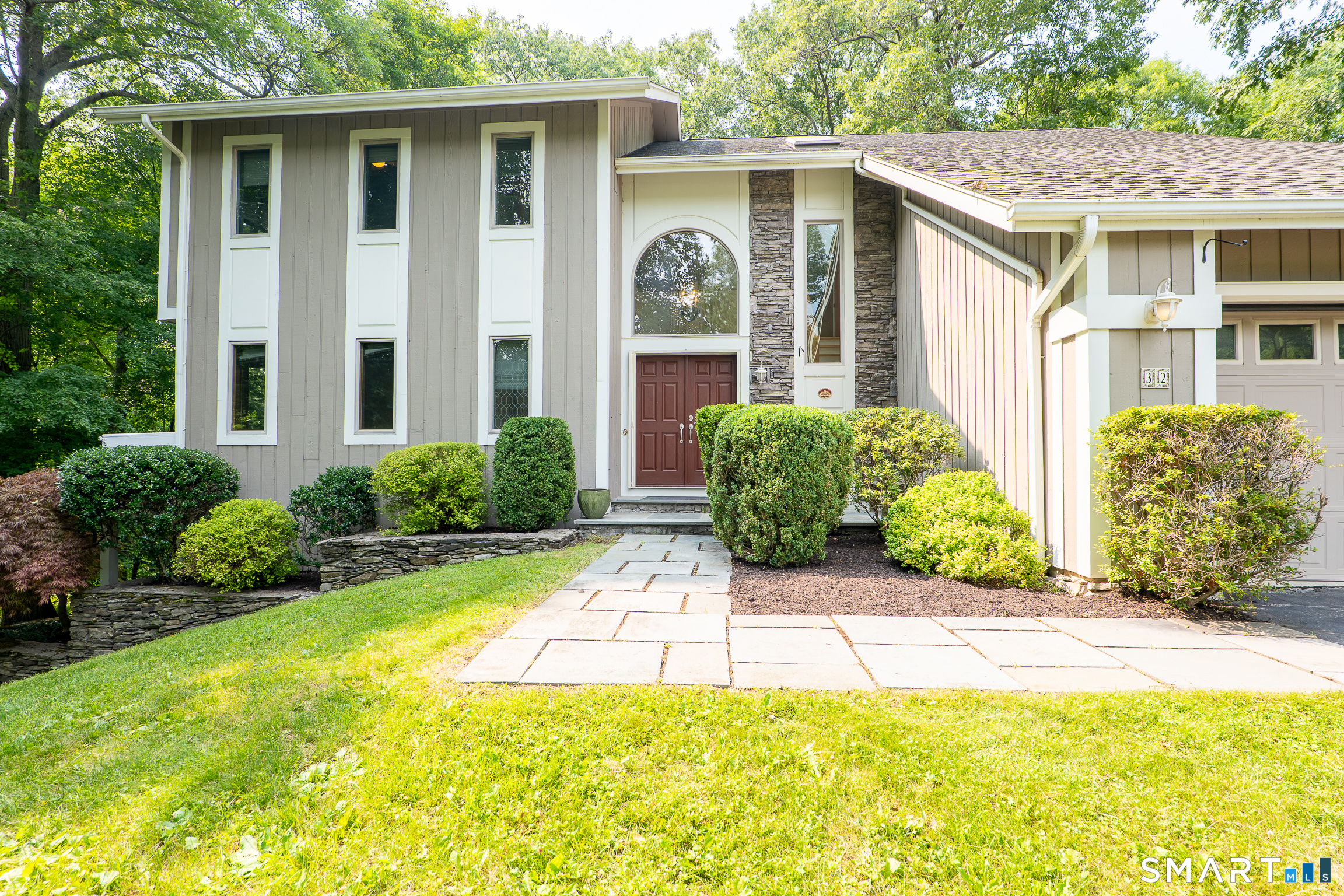 32 Horseshoe Ridge Road Newtown, CT 06482 - Photo 1 of 40