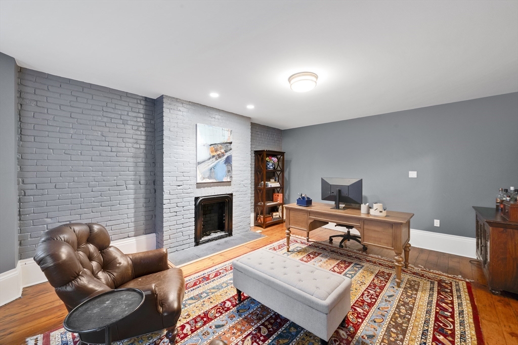 27 Mattoon Street Springfield, MA 01105 - Photo 4 of 37
