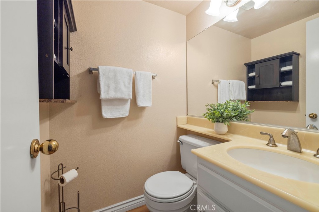 1866 Rory Lane, Unit 2 Simi Valley, CA 93063 - Photo 9 of 36 Gallery Image 9