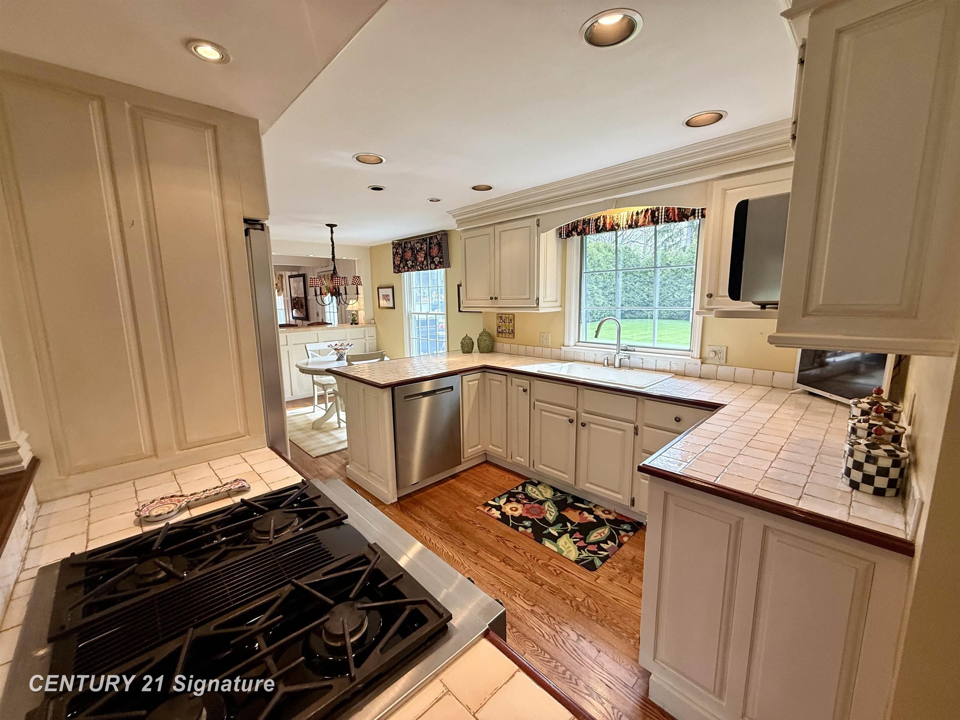 321 Somerset Road Saginaw, MI 48638 - Photo 8 of 31 Gallery Image 8