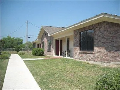 $555 | 1103 Lincoln Street, Zapata, TX 78076