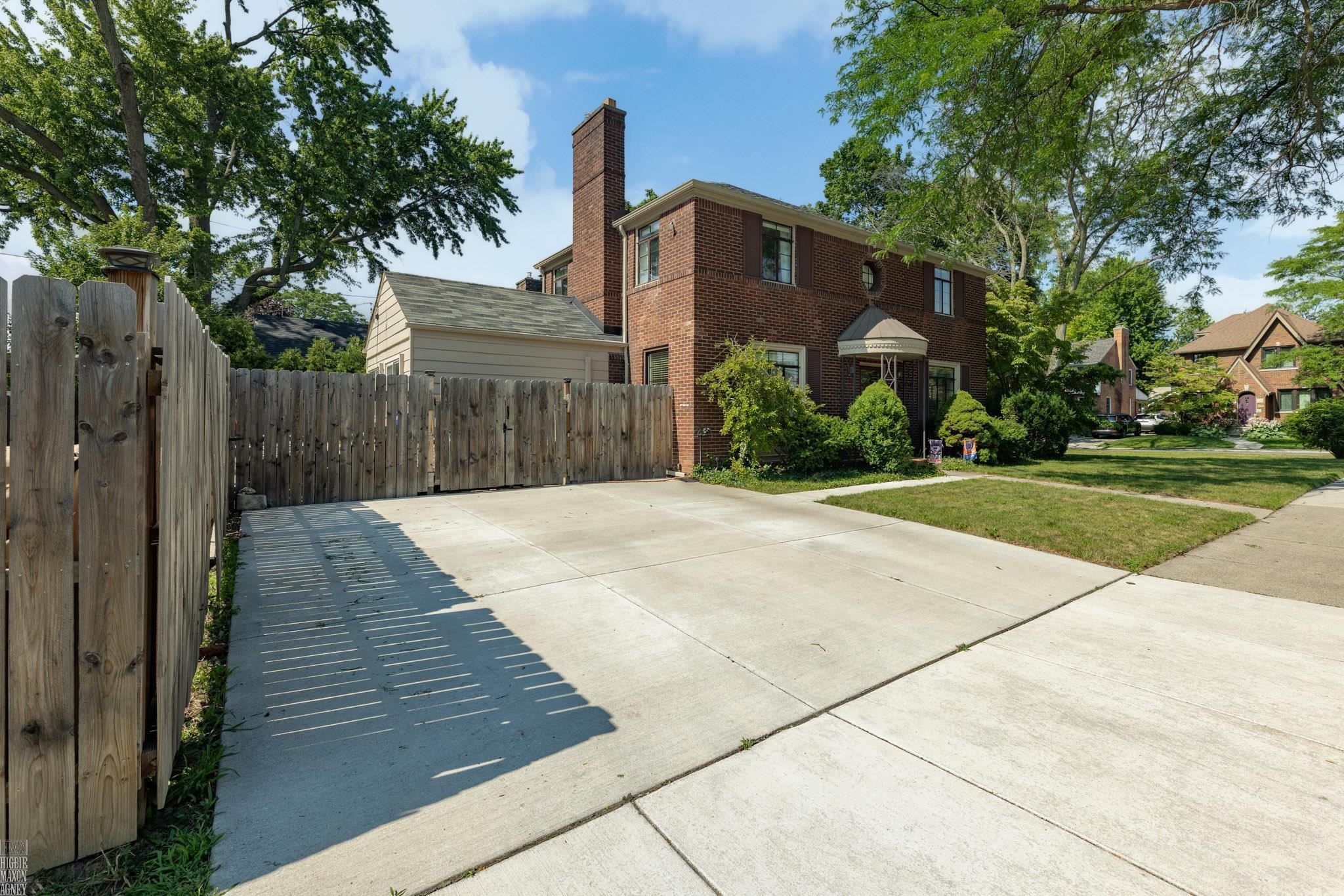 675 Fisher Road Grosse Pointe, MI 48230 - Photo 2 of 51