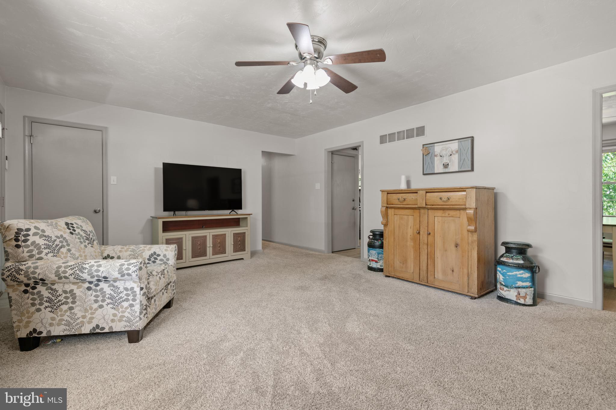 136 Lexington Road York, PA 17402 - Photo 8 of 39