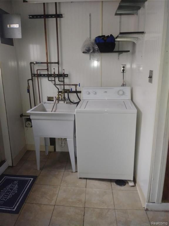 8609 Harding Center Line, MI 48015 - Photo 9 of 16