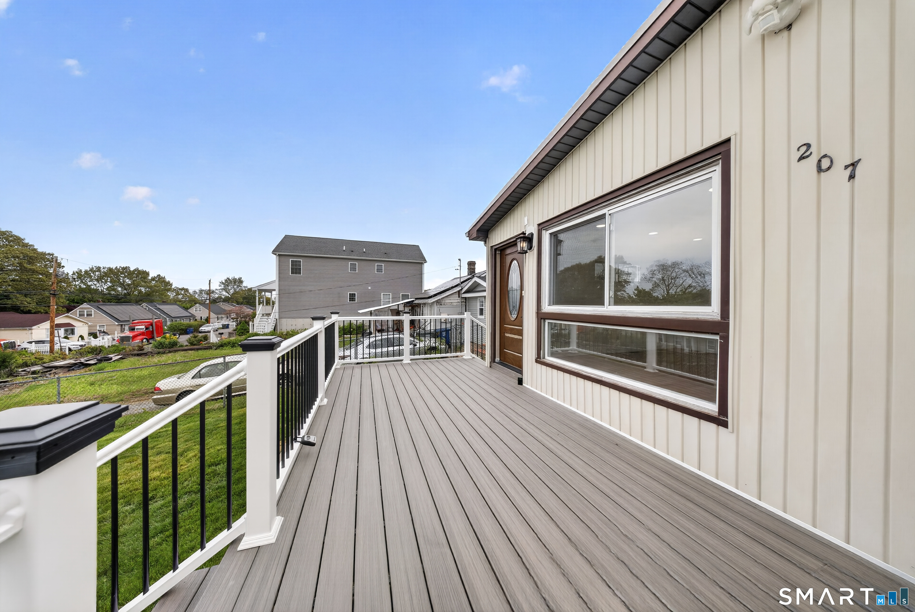207 Hillcrest Road Bridgeport, CT 06606 - Photo 24 of 28 Front deck