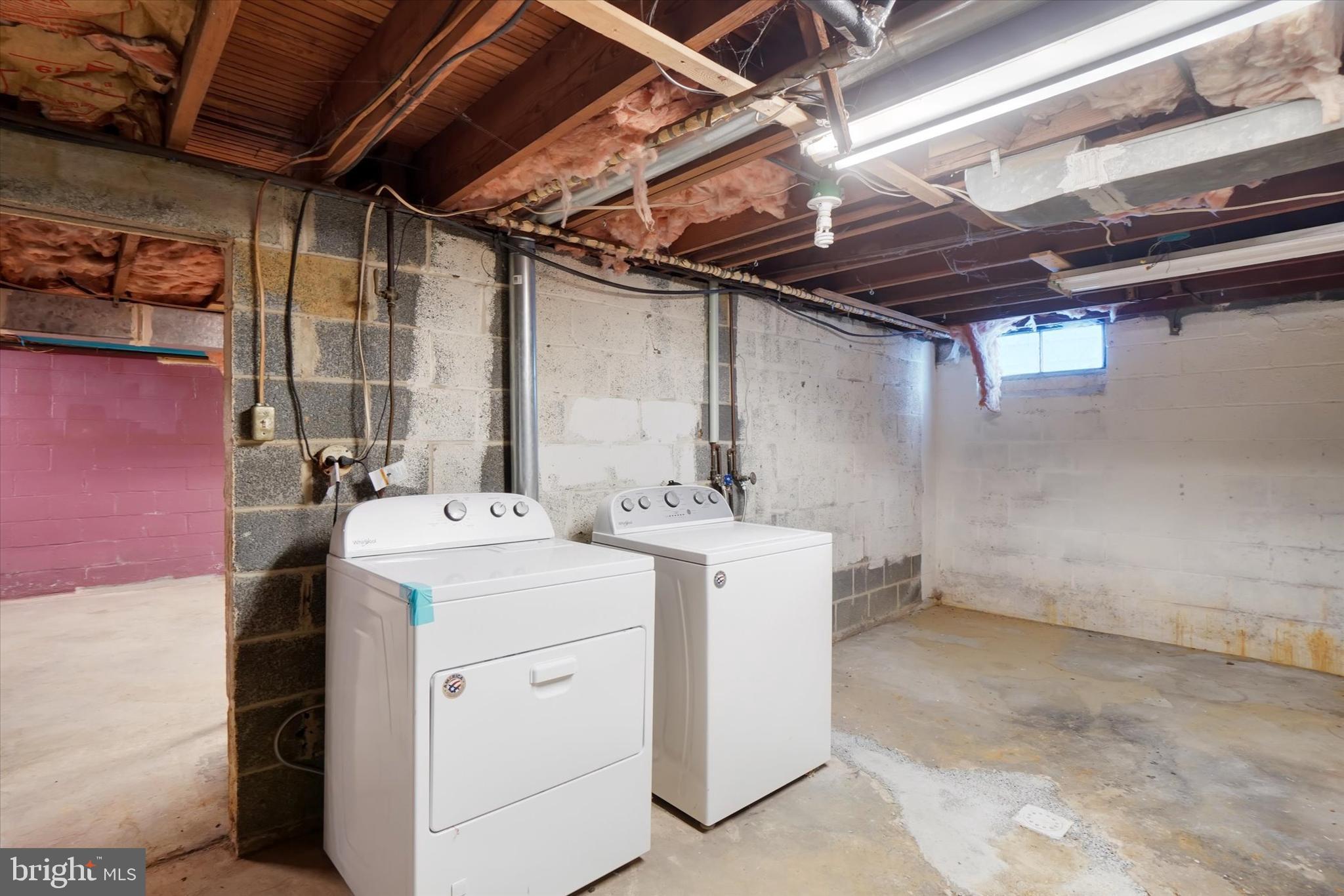 321 Frederick Court York, PA 17403 - Photo 17 of 24 a utility room with dryer and washer