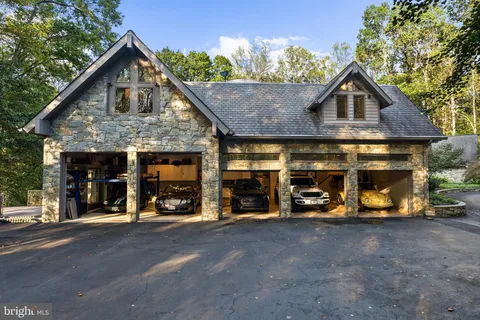 $5,200,000 | 536 Springvale Road, Great Falls, VA 22066