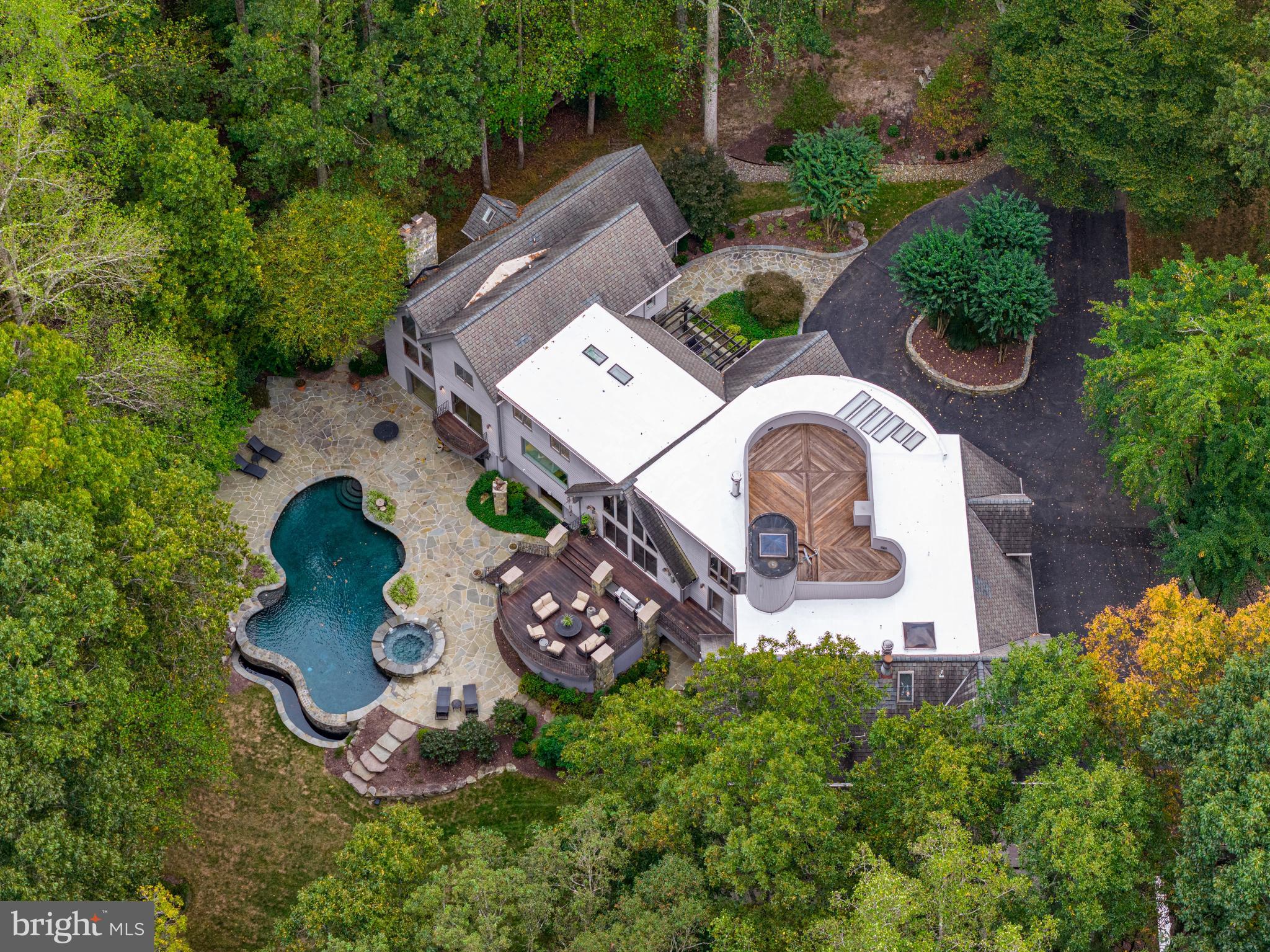 536 Springvale Road Great Falls, VA 22066 - Photo 4 of 139 an aerial view of a house with garden space and street view