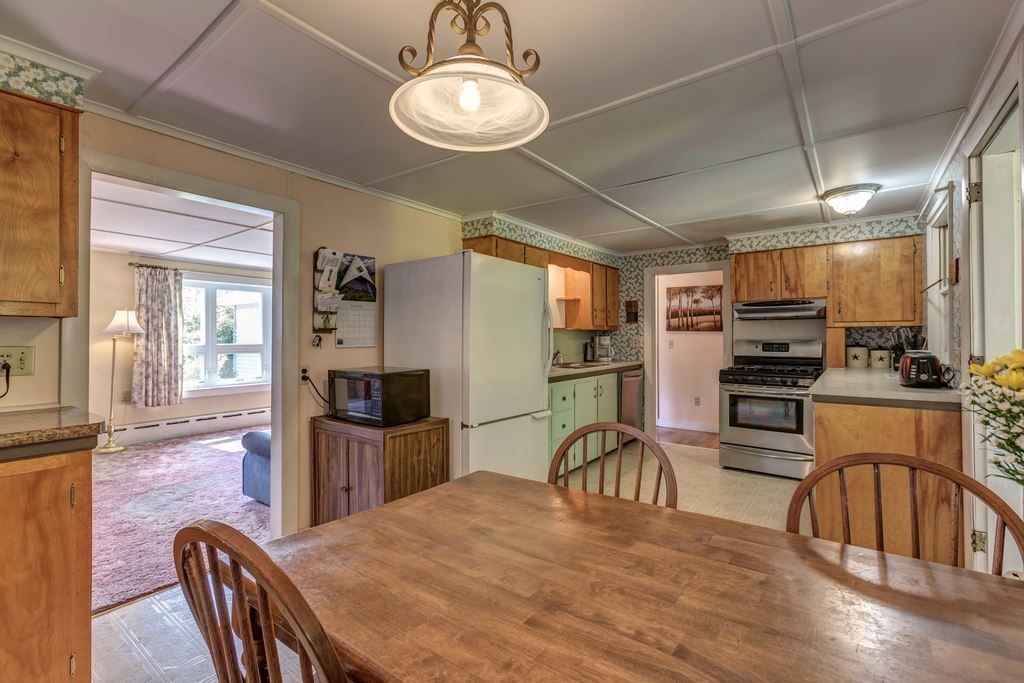 17 Plains Road Raymond, NH 03077 - Photo 3 of 28