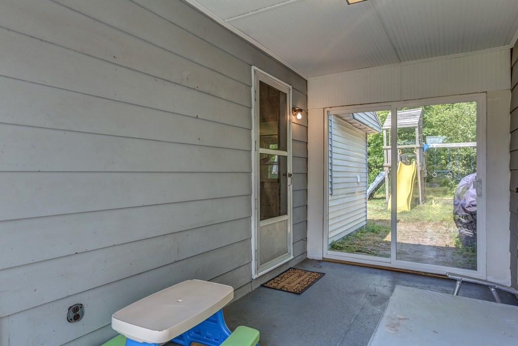 17 Plains Road Raymond, NH 03077 - Photo 21 of 28