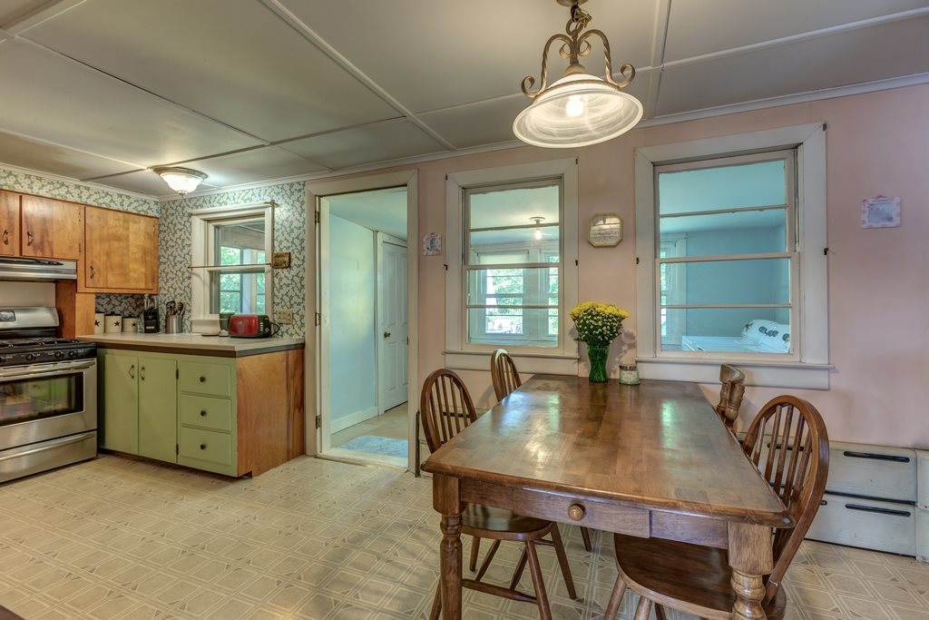 17 Plains Road Raymond, NH 03077 - Photo 4 of 28