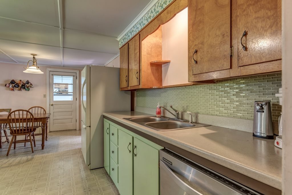 17 Plains Road Raymond, NH 03077 - Photo 6 of 28