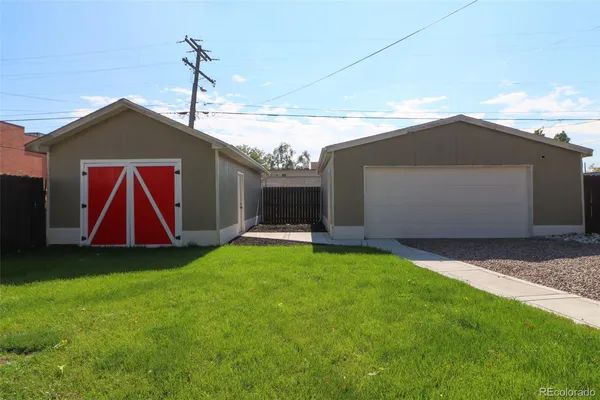 a view of a back yard of the house