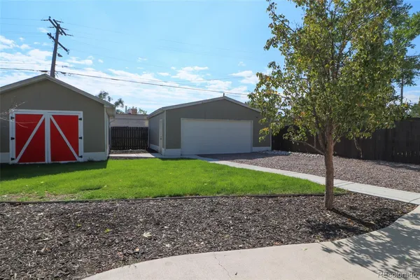 a view of a house with a backyard