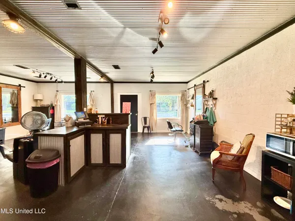 $50,000 | 215 North Jackson Avenue, Quitman, MS 39355