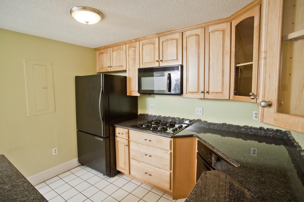 30 Mattoon Street, Unit 30 Springfield, MA 01105 - Photo 3 of 16