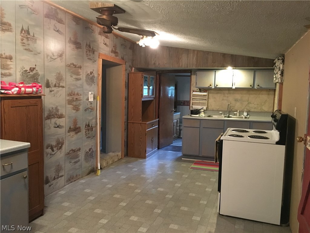 4590 Maple Grove Road Southeast Uhrichsville, OH 44683 - Photo 3 of 15