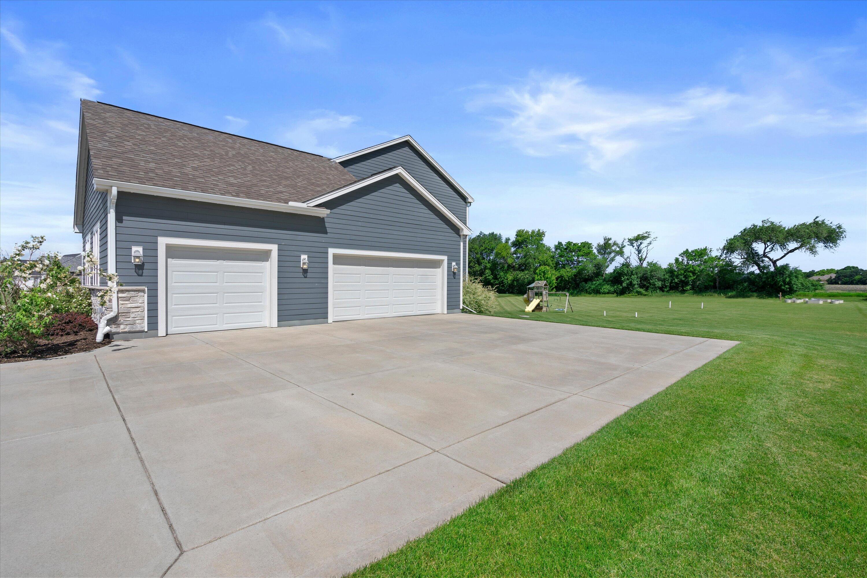 S86-w34804 Knoll Road Eagle, WI 53119 - Photo 41 of 50 Driveway/Garage